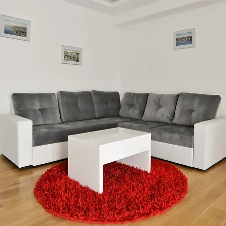 Apartment Domalu Old Town