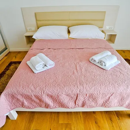 Apartment Domalu Old Town