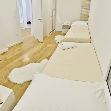 Apartment Domalu Old Town *