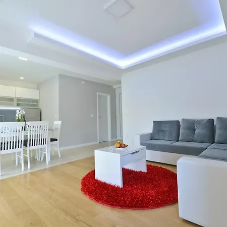 Apartment Domalu Old Town