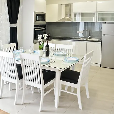 Apartment Domalu Old Town *